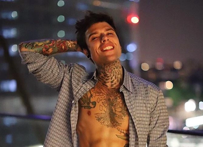 Fedez da Maurizio Costanzo a L'Intervista: "Sono diventato ciò che ho sempre odiato"