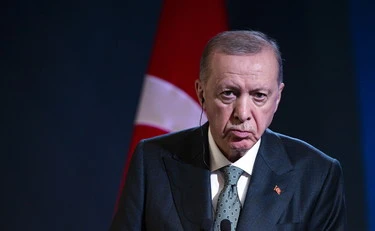 Iran, la guerra nel Golfo in diretta: "Non abbiamo lanciato noi i missili sulla Turchia". Il gioco sporco di Teheran