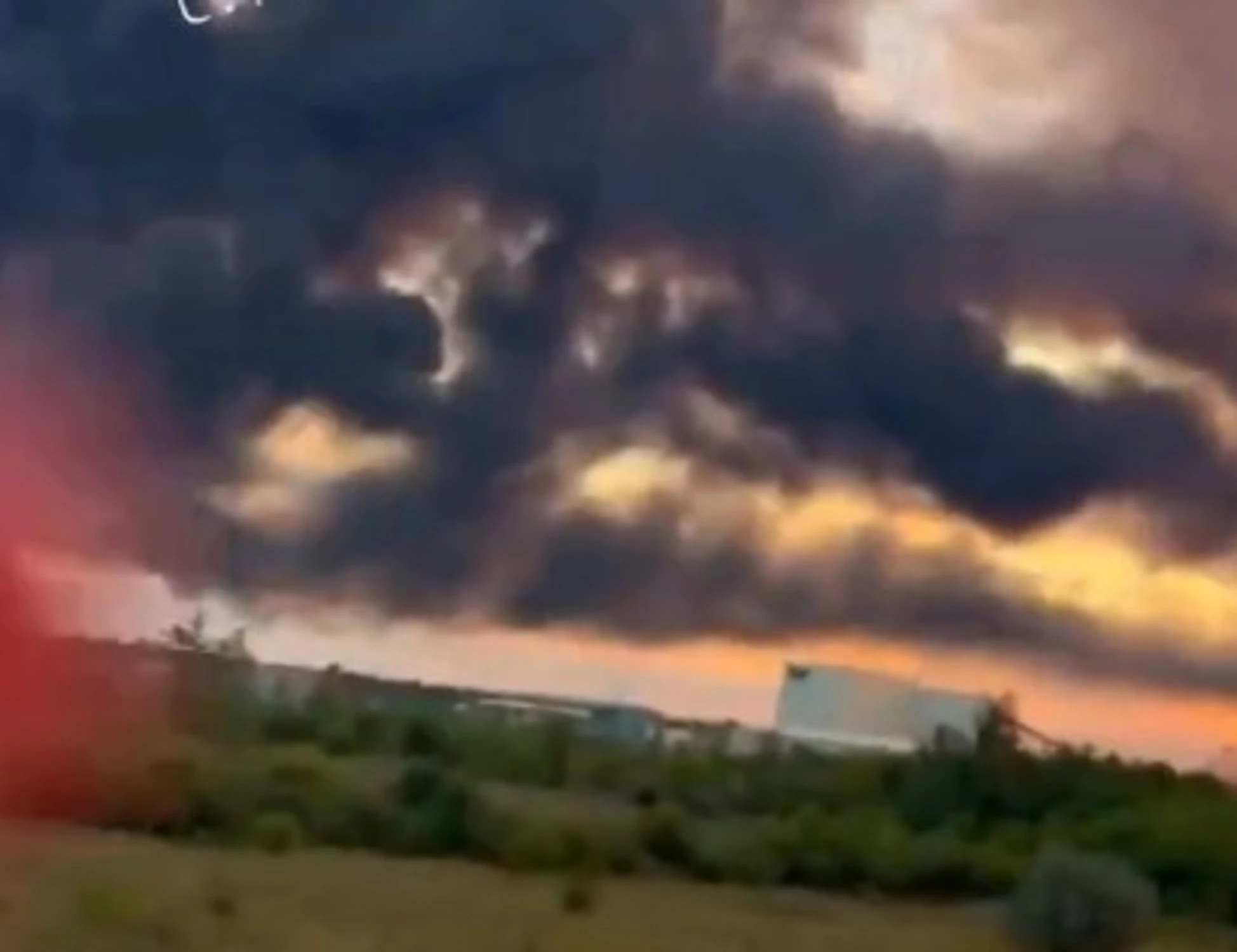 Russia in tilt: pioggia di fuoco, centro logistico Ozon disintegrato