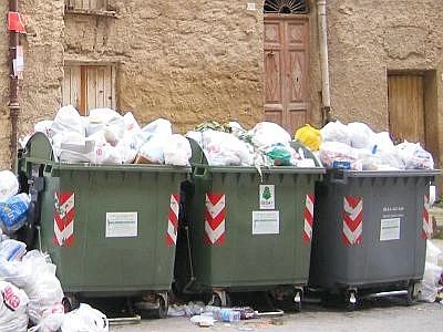 Dai nastri d&apos;imballaggi ai contenitori per panettoni, decalogo per gettare i rifiuti