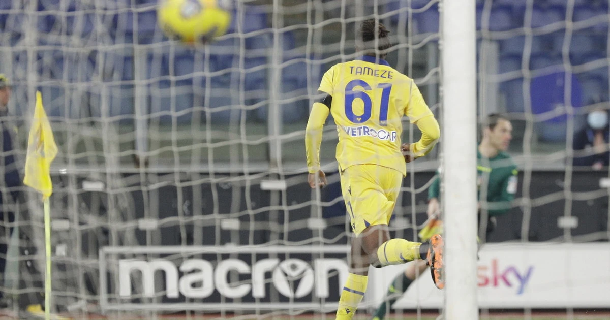 Serie A, la Lazio ancora sconfitta in casa: 2-1 del Verona con gol partita di Tameze e un super Silvestri
