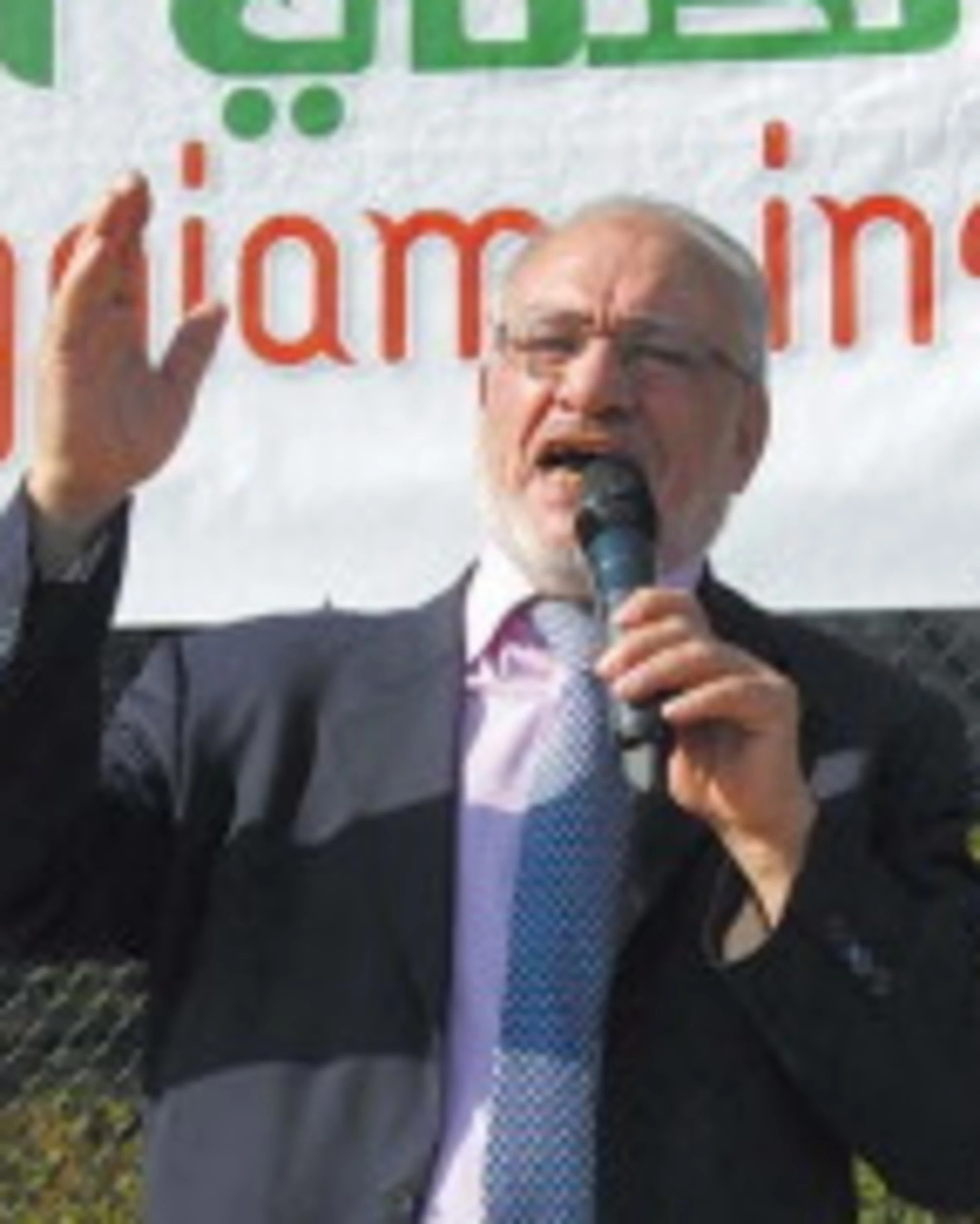 Iran, imam italiani scatenati: "Teheran meglio dell'Europa"