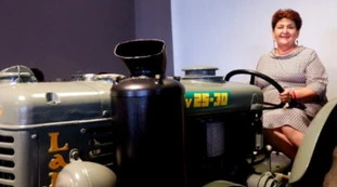 Guido Crosetto sfotte Teresa Bellanova sul trattore: "Sì, però cambia modello"