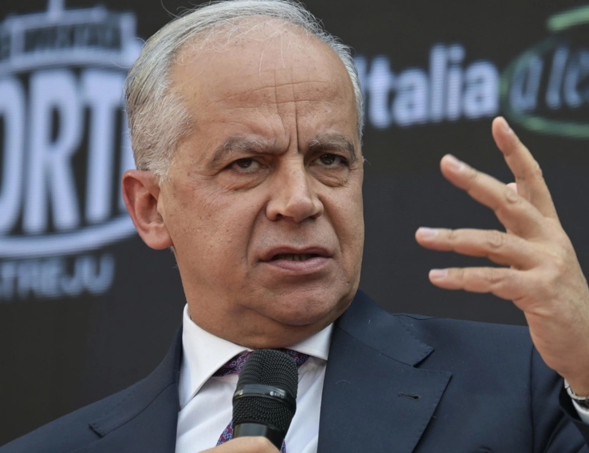 Albania, Piantedosi smonta la sinistra: "80 euro al giorno? Non è un 5 stelle"