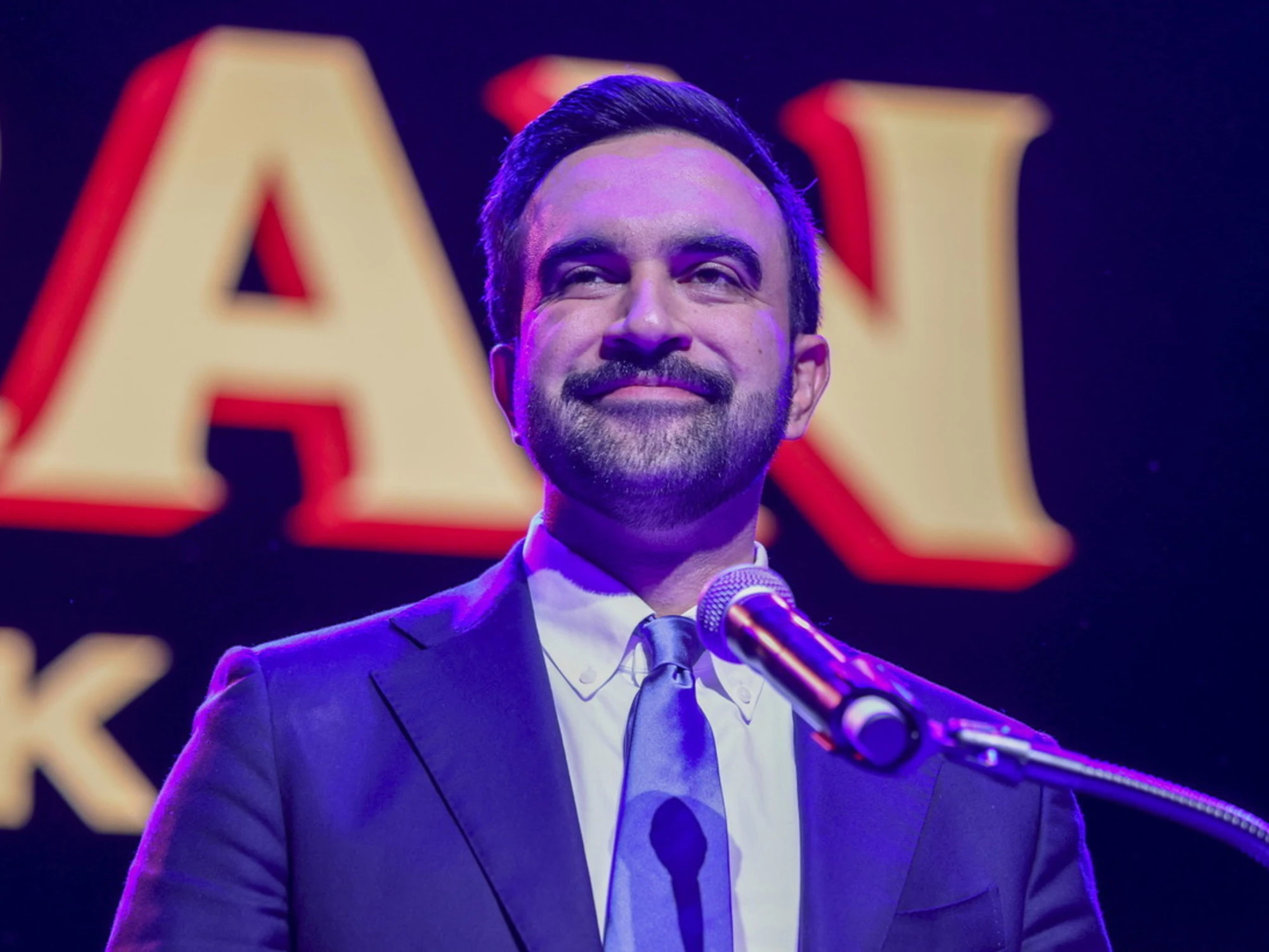 Mamdani: islamo-comunista. Diventerà la nuova figurina della sinistra italiana?