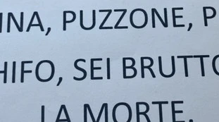 Roberto Burioni: "Latrina, porco, morte". Ecco chi ha spedito la lettera "anonima" al virologo: l'idiota del secolo