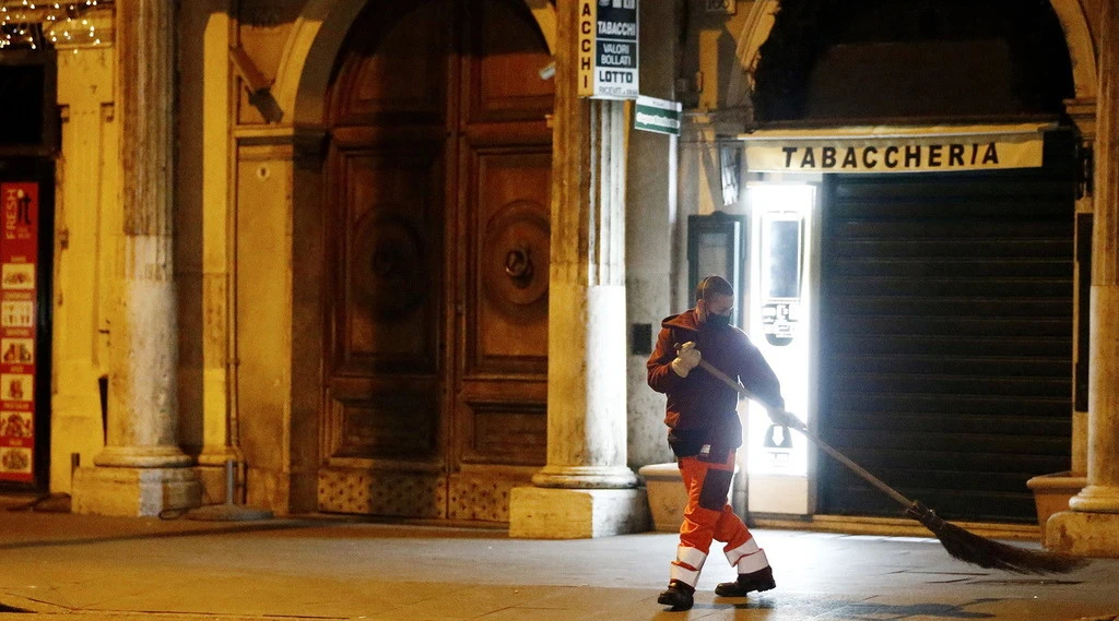Coronavirus, indice Rt e tasso positivi: i due parametri decisivi per "salvare" il Natale
