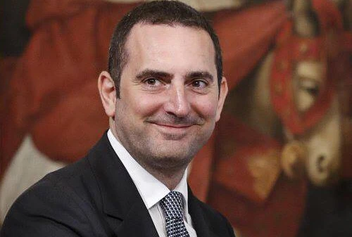 M5s, Vincenzo Spadafora minaccia Matteo Salvini: "I sondaggi? Cosa sarà costretto a fare con il 34%"