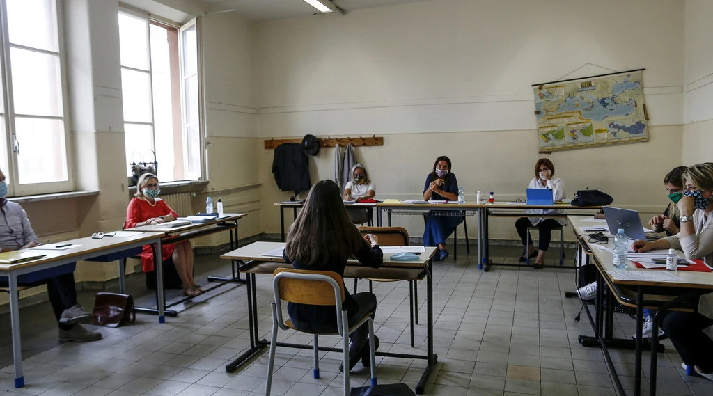 Coronavirus, bollettino 28 maggio da "zona bianca": vaccino Pfizer per i ragazzi in età scolastica, cambia tutto per settembre