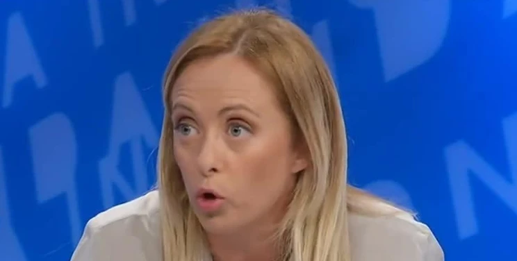 Giorgia Meloni contro Repubblica: "Oggi mi dedicano l'ennesimo insulto, per la sinistra è tutto normale?"