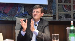 Giuseppe Conte ha sabotato Vittorio Colao: Pietro Senaldi, così il premier ha imbrigliato il super-commissario alla ripartenza