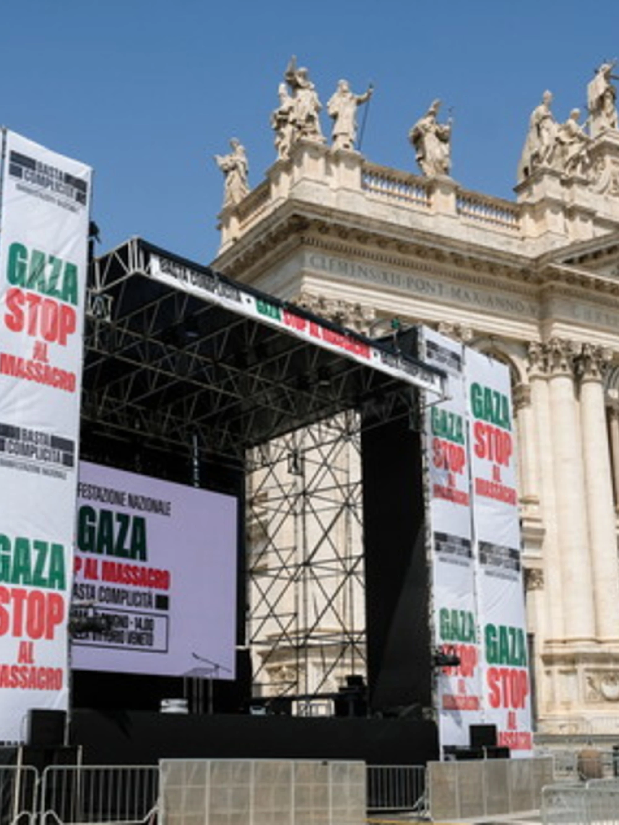 Foto choc di Meloni: ecco il corteo della sinistra