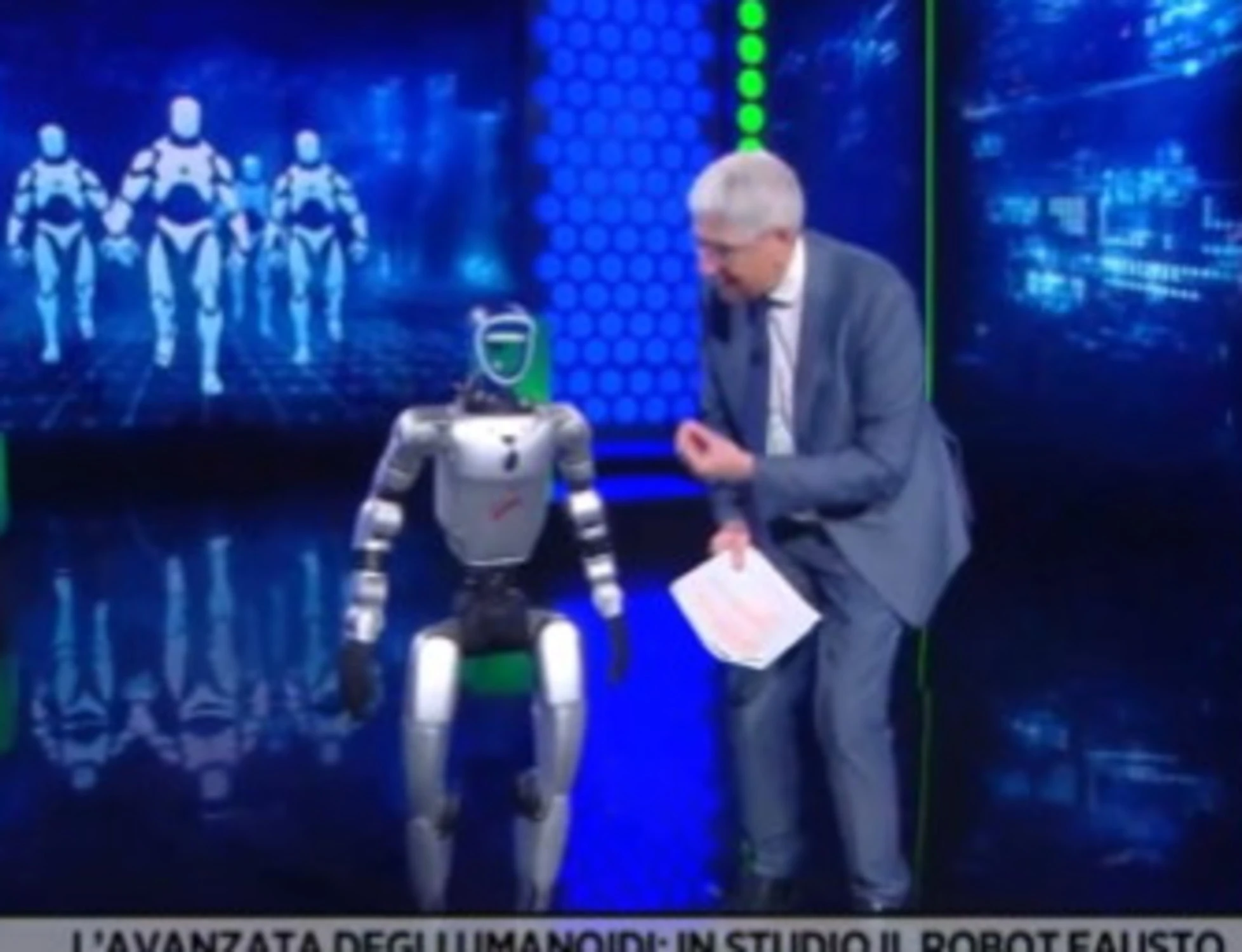 Fuori dal coro, Fausto: il robot che vuole far fuori Mario Giordano. Gelo su Rete 4