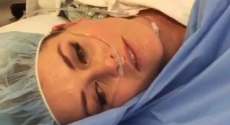 Lindsay Vonn morsa dai suoi cani e operata a una mano