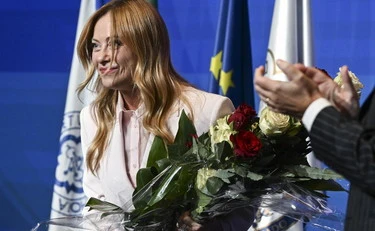 Vannacci cala, Fdi cresce. E il centrodestra... il sondaggio-bomba