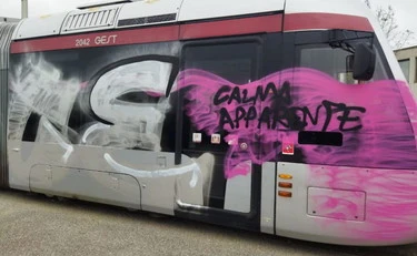 Firenze, 17enne si addormenta sul tram. Il marocchino sale, lo prende in spalla e lo stupra