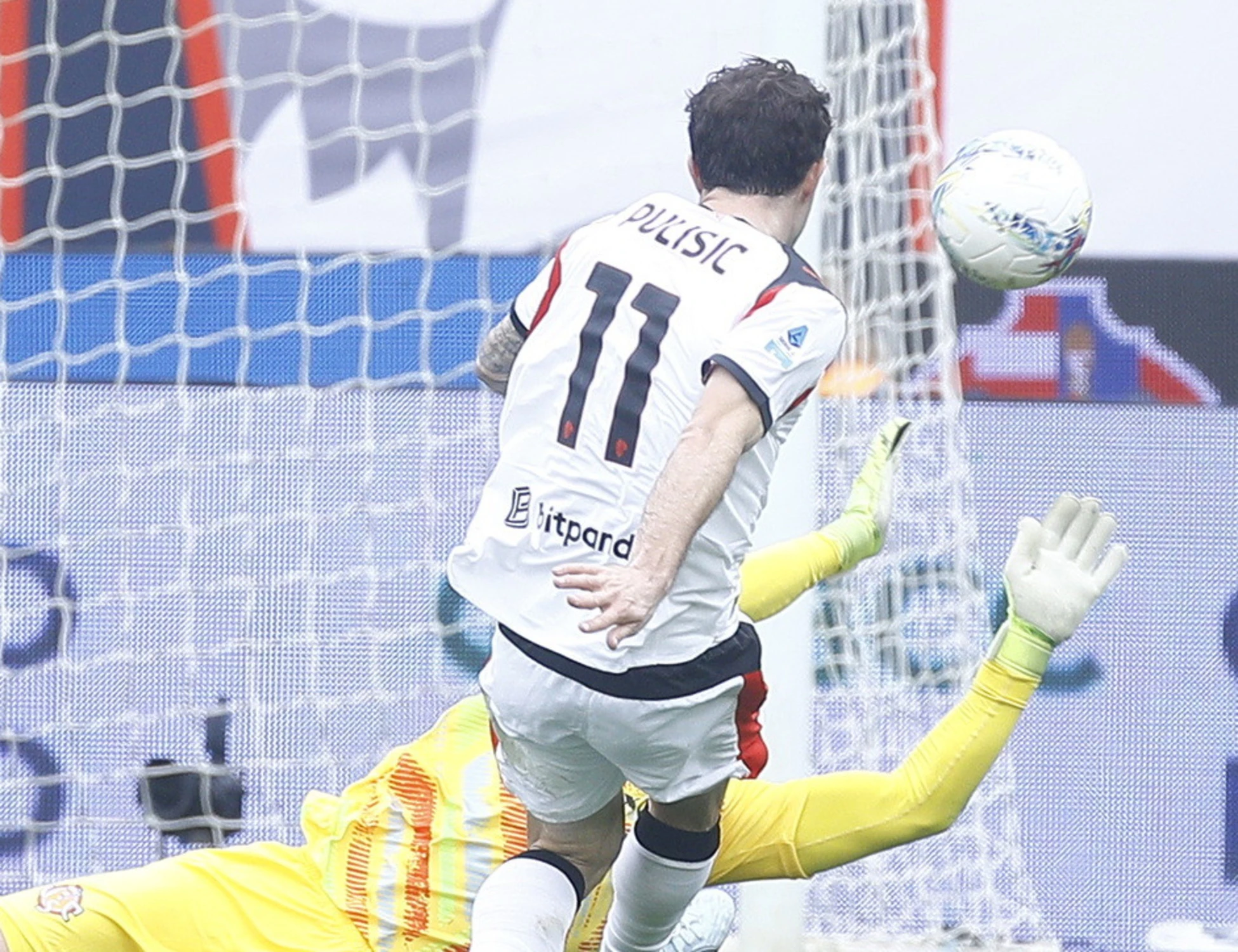 Milan, colpo Champions: 2-0 alla Cremonese nel recupero, ora il derby scudetto