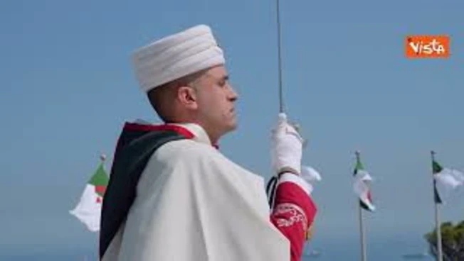 Meloni depone una corona al Monumento del Martire ad Algeri