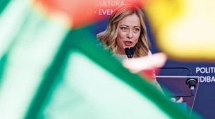 Giorgia Meloni, forte attacco influenzale: "Conferenza stampa rinviata al 28 dicembre"