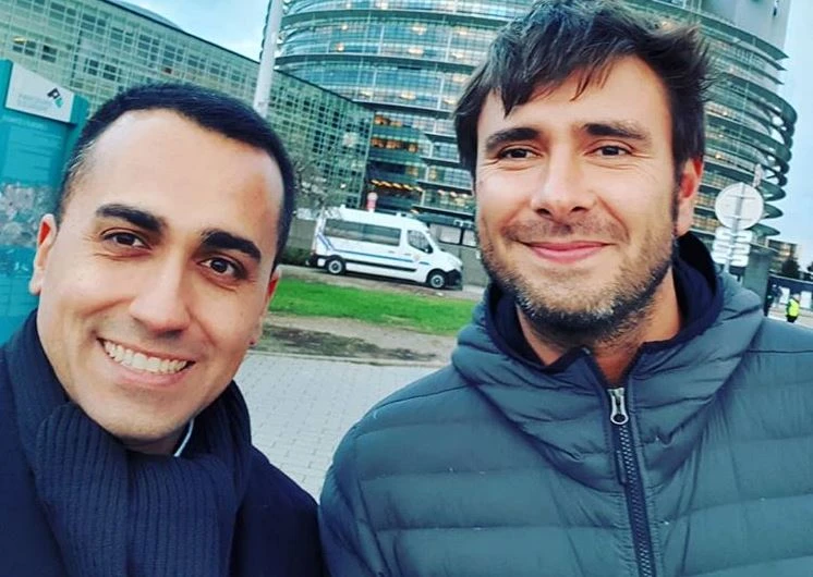 Luigi Di Maio e Alessandro Di Battista usano Emmanuel Macron per colpire Matteo Salvini