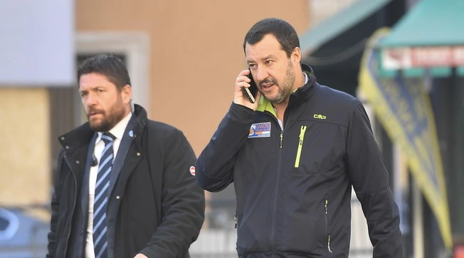 Matteo Salvini, la telefonata con Renzi: "Zingaretti chiude alla Lega e vuole ministeri? Non lo posso accettare"