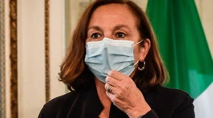 Immigrazione, Luciana Lamorgese chiede aiuto alle Ong: come fermare gli sbarchi?