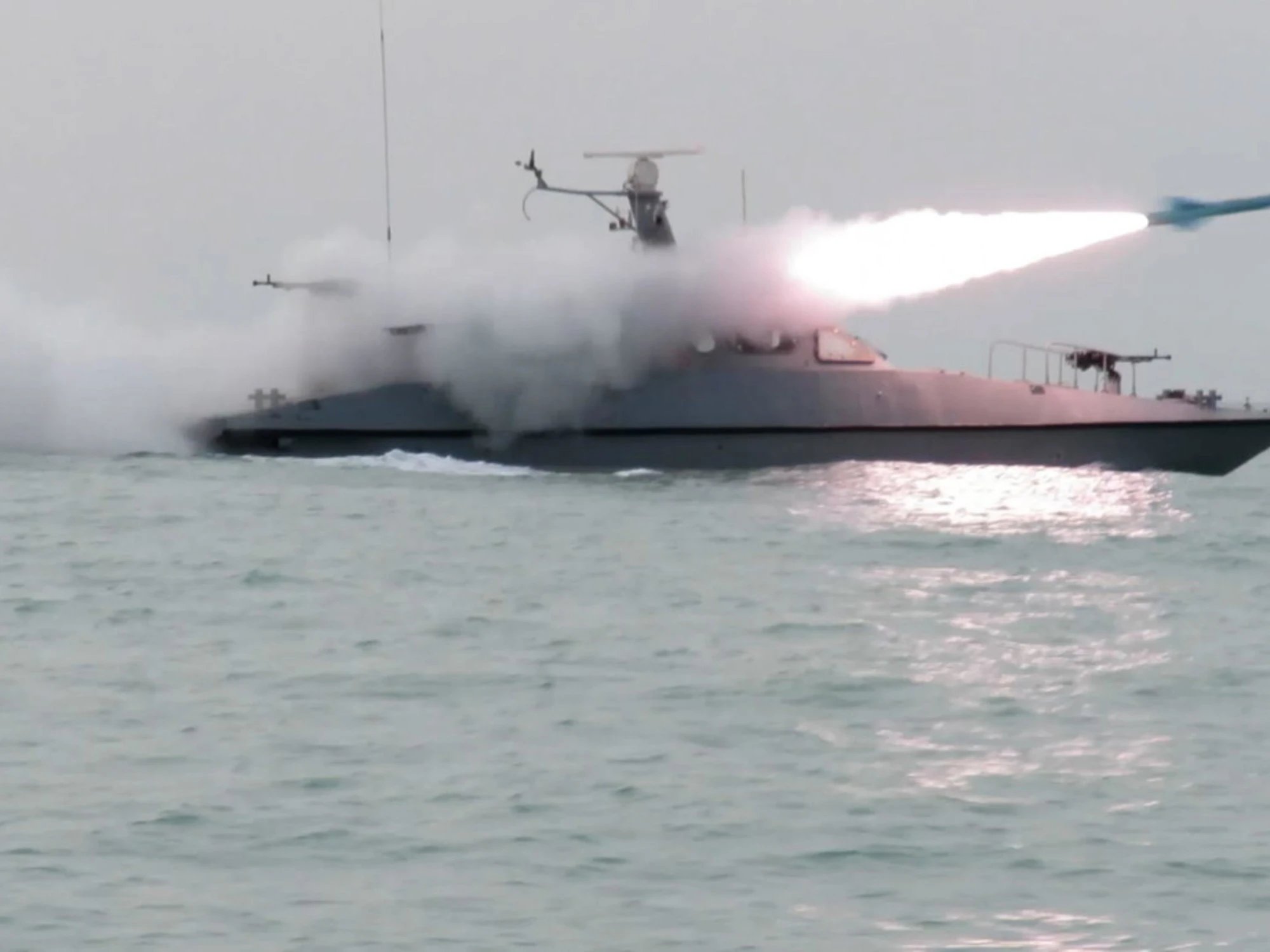 Iran, la giornata di guerra. Teheran esalta la Spagna di Sanchez. Trump, Nato ancora nel mirino. Svolta a Hormuz?