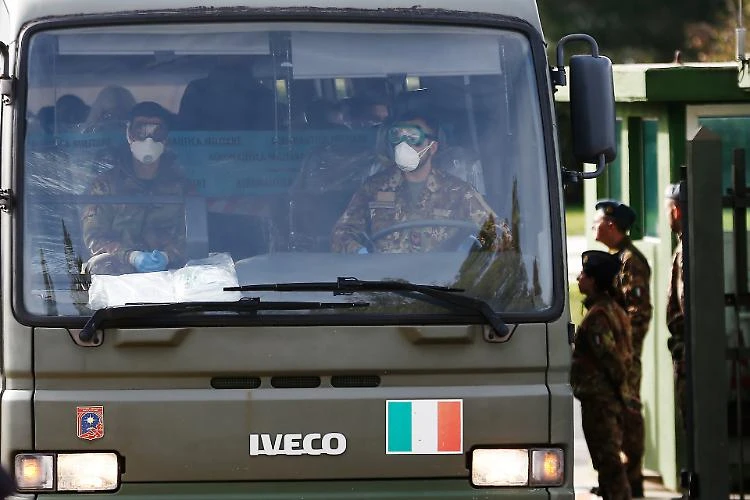 Coronavirus, dopo il primo contagio altri 23 militari in quarantena: l'epidemia colpisce l'esercito