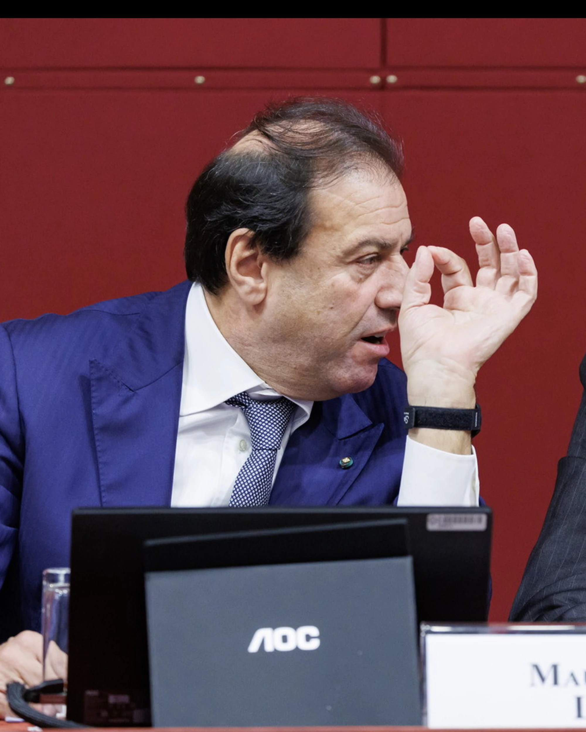 Maurizio Leo irride la sinistra: "Confondono le imposte con le persiane"