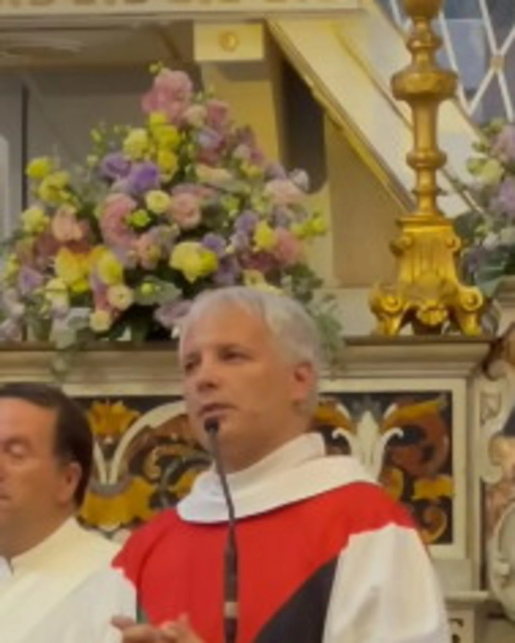 Sorrento, don Rito Maresca pro Gaza: cosa spunta all'altare, un caso politico