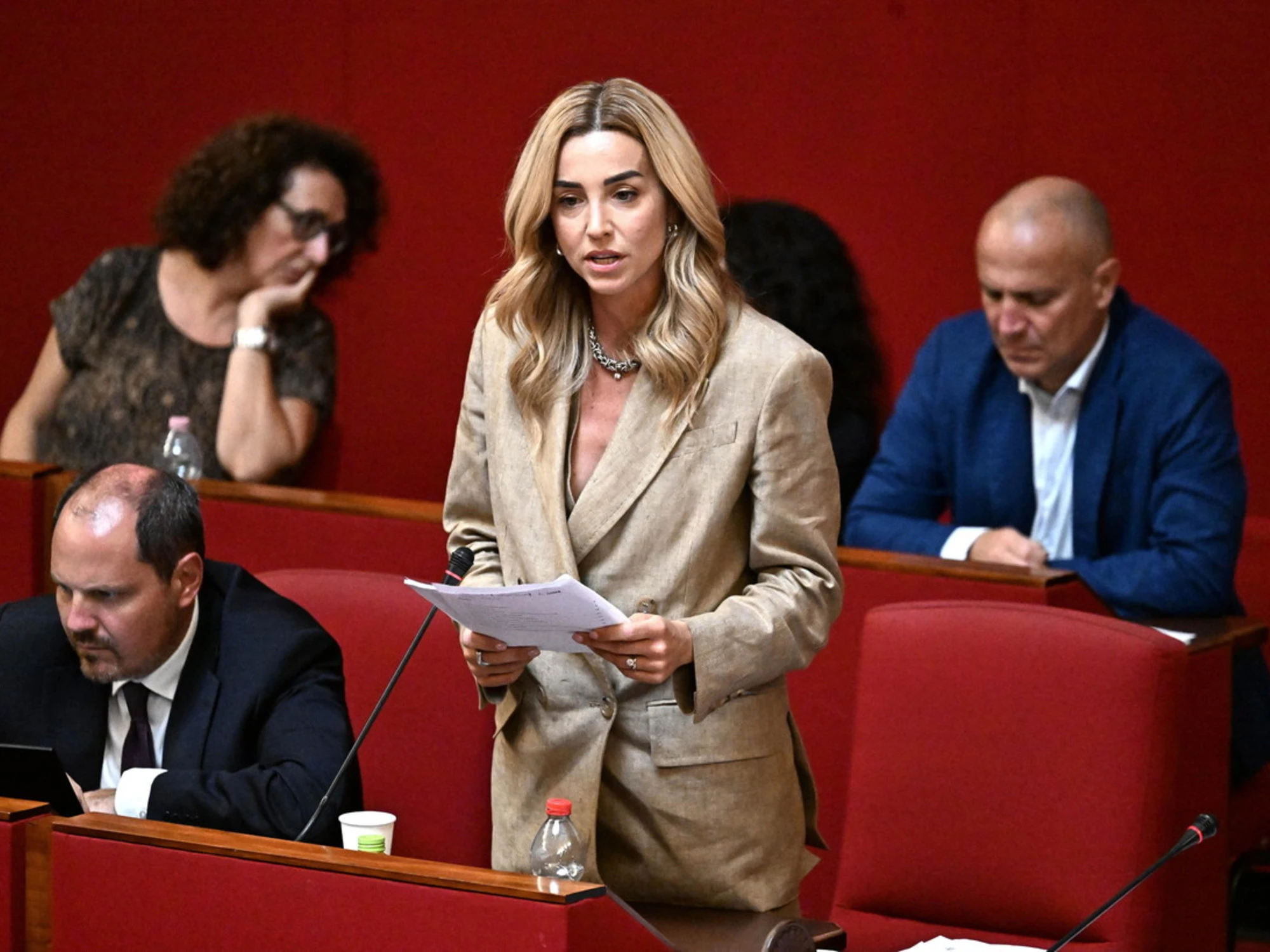 'Salis premier'. Chi si schiera per far fuori Elly: i nomi