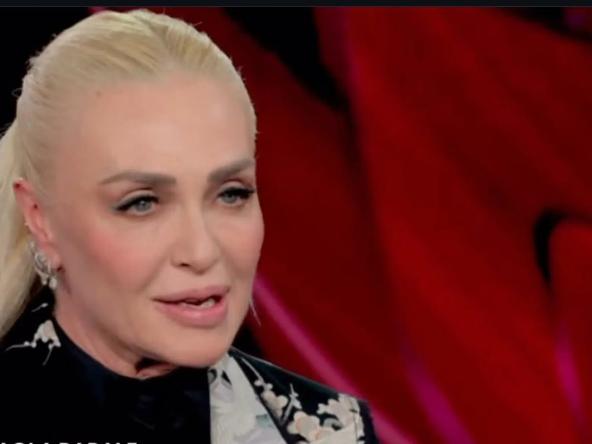 Verissimo, momento drammatico per Paola Barale: "O decidi di arrenderti o..." 