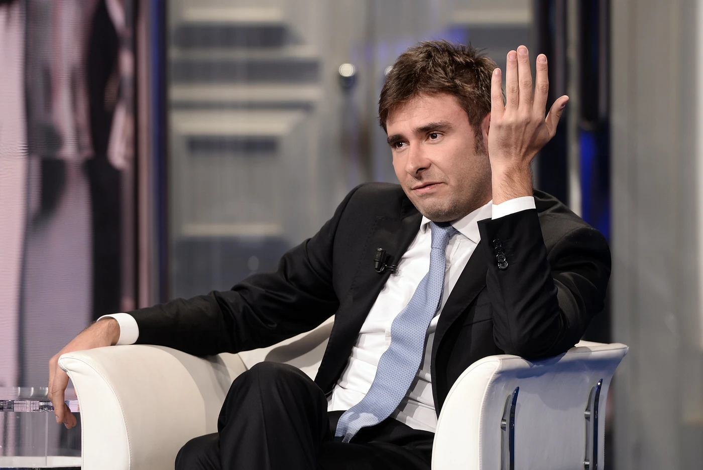 Alessandro Di Battista confessa: "Sì, la gente mi ride in faccia". Il ministro più ridicolo di tutti?
