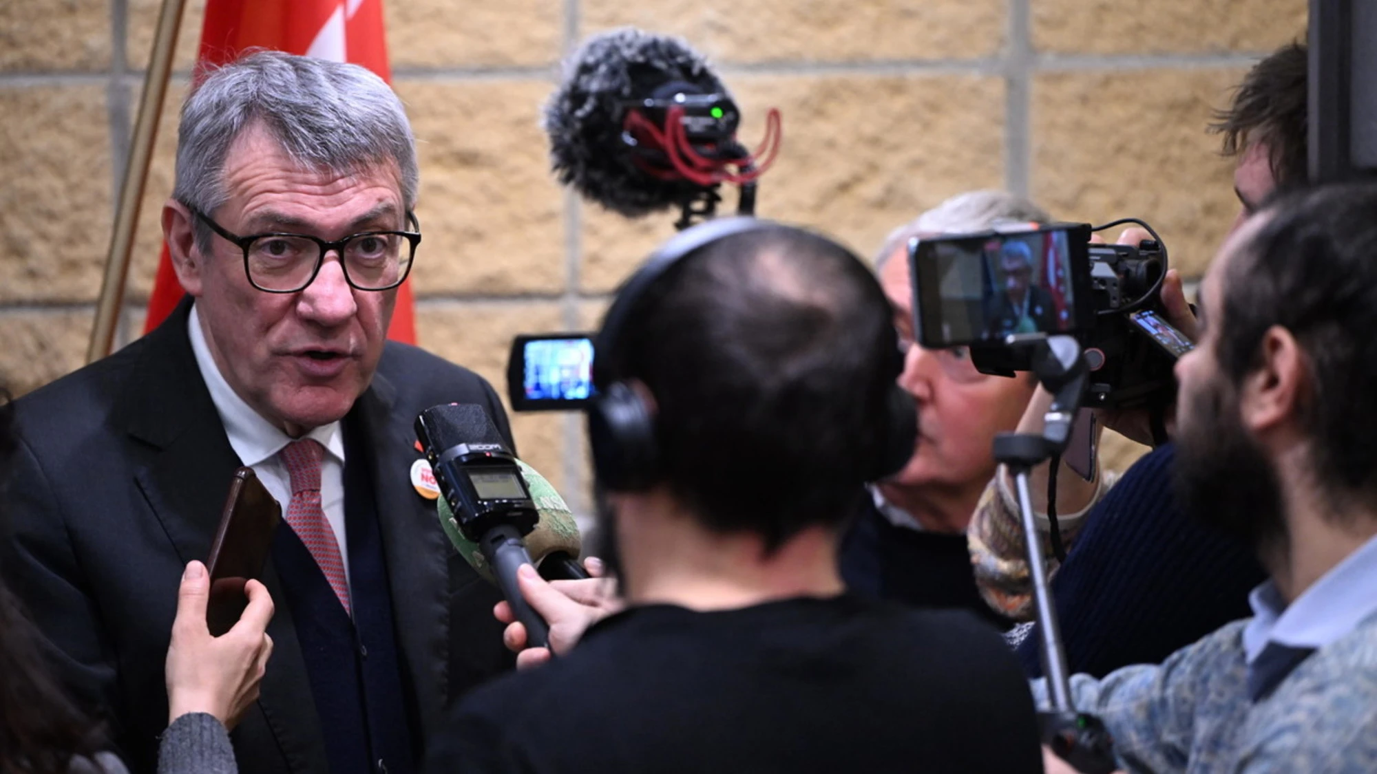 Maurizio Landini sulle foto bruciate di Meloni: "Stupidate"