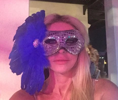 Paola Ferrari e la festa in maschera di Capodanno