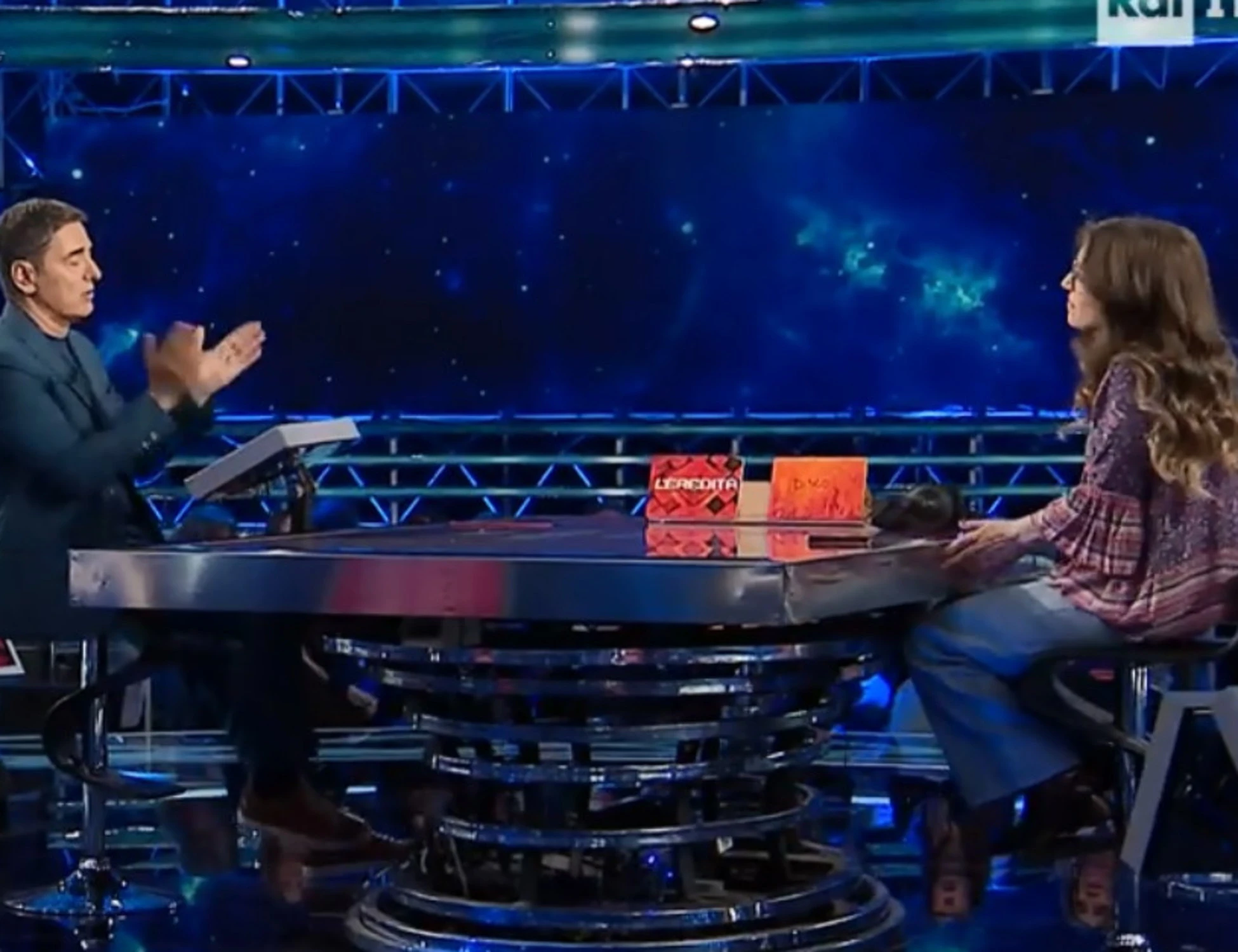 L'Eredità, "tirata": la "maschera" manda tutti in tilt