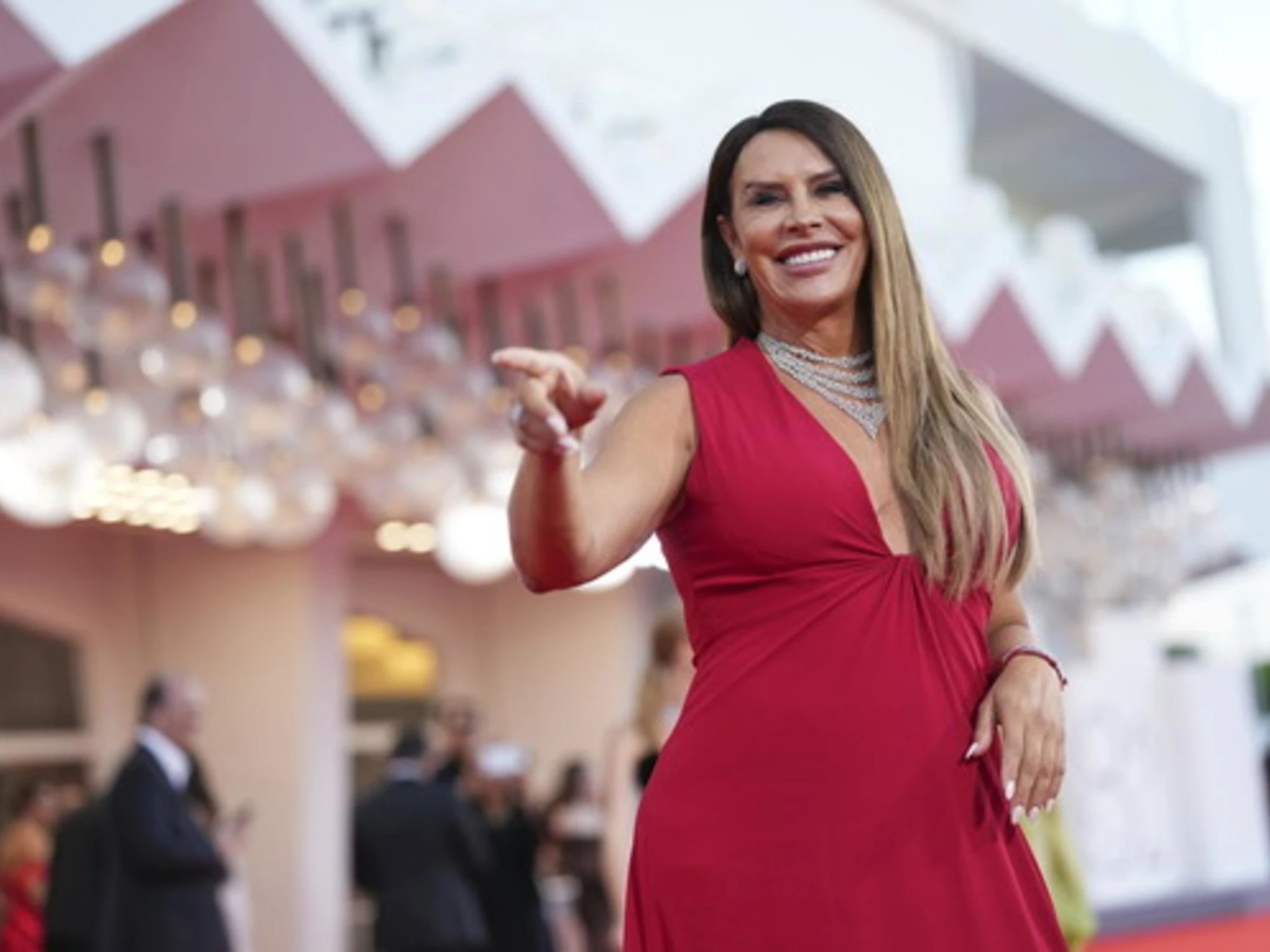 Carlo Verdone e l'attrice trans: torna la strana coppia