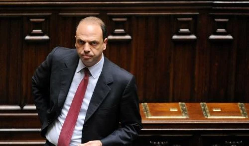 Perso Casini, Alfano si butta sulla Lega:"Possibile un'alleanza col Carroccio"