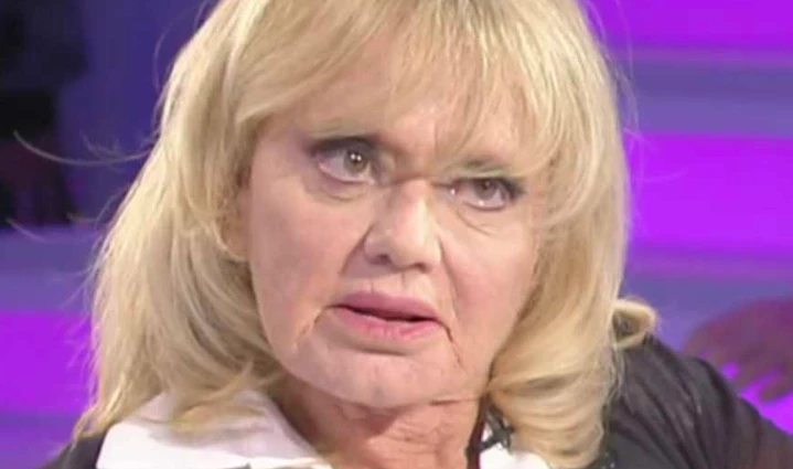 Rita Pavone, Francesco Storace contro "i sinistrolesi": "Battezzata Pel di Carota solo per i capelli"