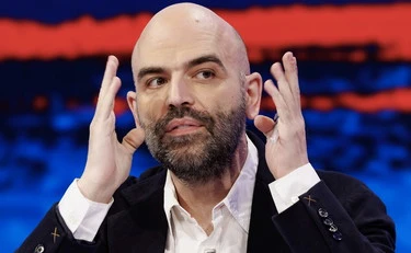 Roberto Saviano, gli insulti dopo il voto: "Trasformare lo schifo di questa destra"