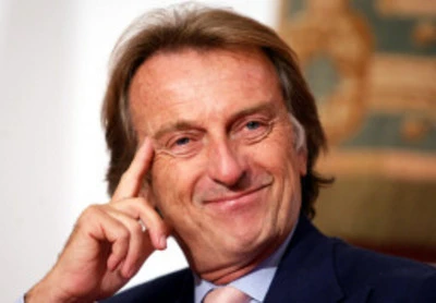 Scende in campo cavalcando l'antipolitica