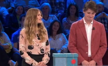 Affari Tuoi, "pare la sorella": telespettatori impazziti per la mamma di Stefan