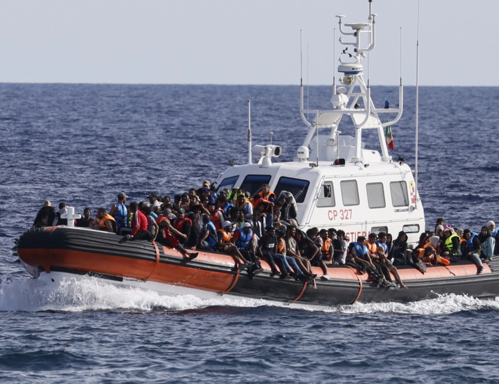 Il Parlamento Ue approva i "paesi terzi sicuri". Vince la linea Meloni, la Boldrini in tilt