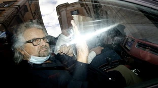 Mario Draghi "stasera non parla". E Grillo dà il via al voto su Rousseau: questo è il segnale