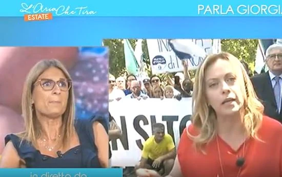 Giorgia Meloni attacca Simona Malpezzi in diretta: "I bimbi sono lì per colpa delle Ong amiche tue e del Pd"