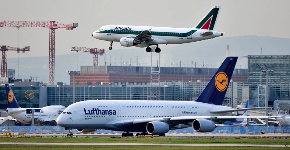 Alitalia, l'offerta di Lufthansa: 500 milioni e taglio di seimila dipendenti