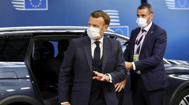 Emmanuel Macron, Consiglio Ue al punto di non ritorno: "Aereo coi motori accesi". Retroscena: Conte, Rutte e Merkel, verso il disastro? 