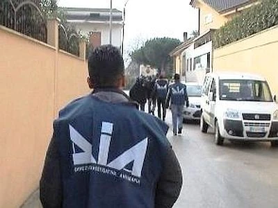 Mafia e rifiuti, blitz della Dia in Sicilia: 27 arresti. Indagati 16 funzionari pubblici