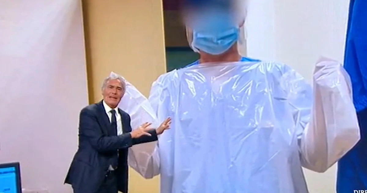 Massimo Giletti a Non è l'Arena, il medico di Torino con il sacco di spazzatura contro il coronavirus: "Siamo il 3 maggio, Sileri spiegami"