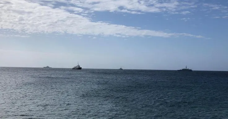 736x384